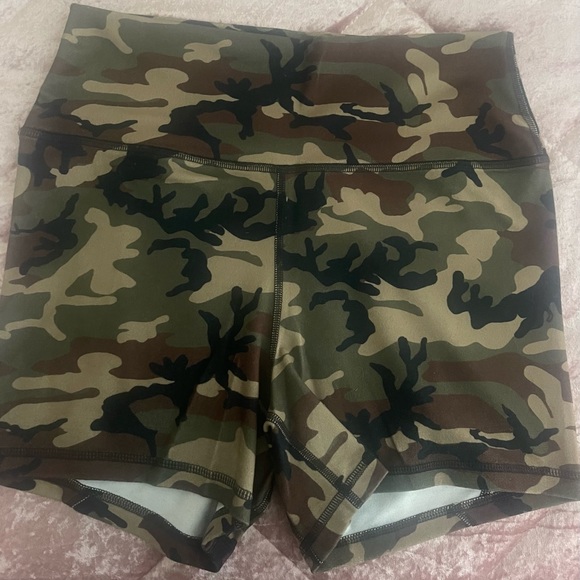 Fleo high contour shorts size Large ( Selling each pair for $20) - Picture 4 of 12